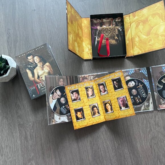 The Tudors Season 1 & Season 2 (UNCUT EDITION) DVD Box Sets - Picture 9 of 11